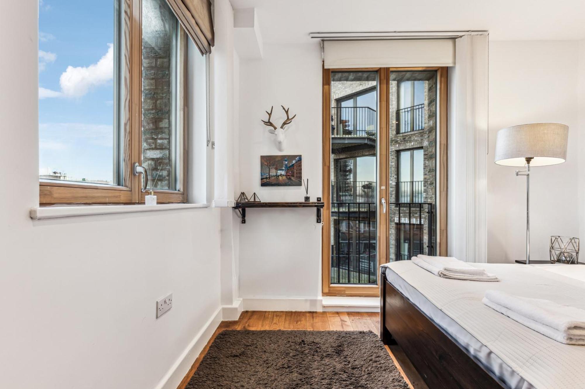 Modern Designed 2 Bed Penthouse Sleeps Five Londres